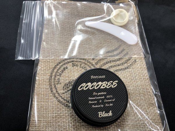 画像2: COCOBEE  BLACK  (ブラック）15g / 指板が黒くなる！！ 蜜蠟ワックス （只今、人気沸騰中!!）  (2)